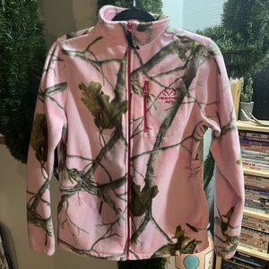 Pink Camo Realtree sweatshirt only worn a couple times